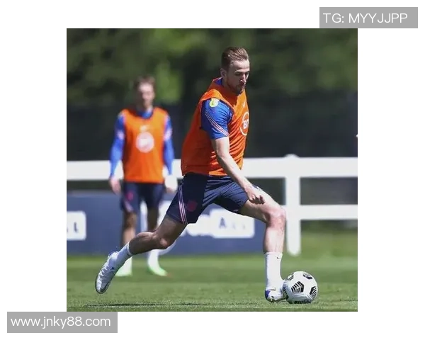 凯恩的传奇之路:从天才少年到足球巨星的辉煌历程与成就 凯恩的传奇之路:从天才少年到足球巨星的辉煌历程与成就