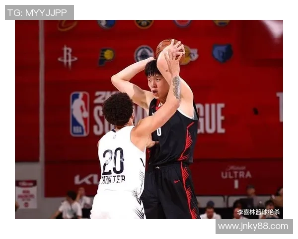 开拓者与雷霆激战正酣双方球员表现精彩纷呈引发球迷热议