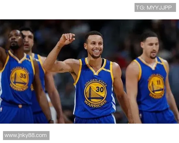 足球安南与汉密尔顿的精彩对决揭示了球队实力与战术的较量